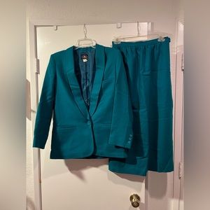 Vintage Boston Clipper wool suit - skirt and blazer - size 6 - runs small